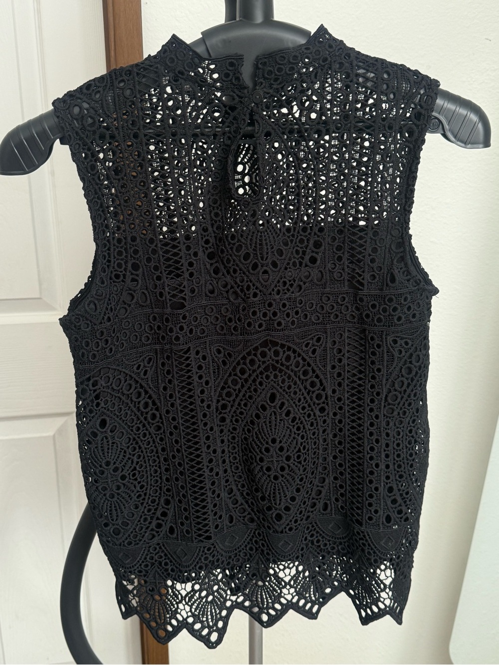Calligraphe Lace Top Black M High Neck Sleeveless Crochet Blouse - Picture 4 of 8